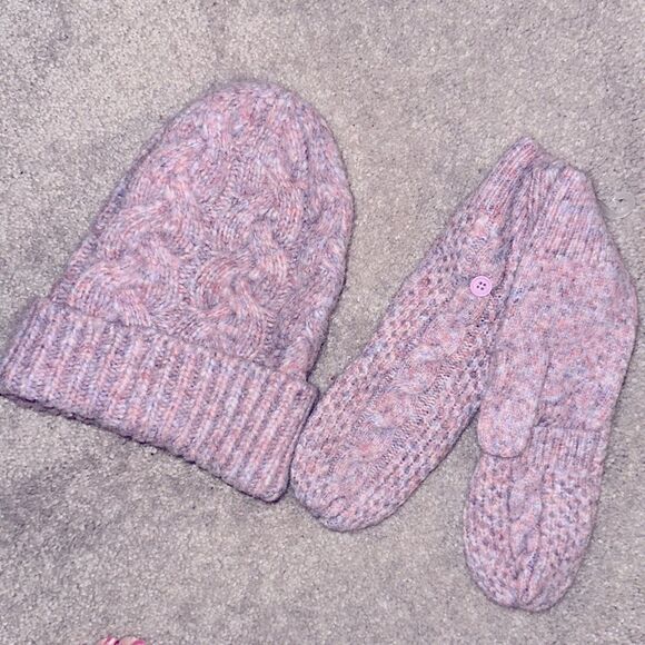 Old Navy Beanie and Gloves! - Picture 3 of 8